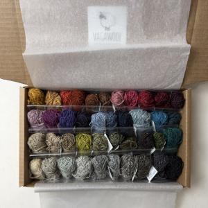 Пряжа Soft Donegal, Набор 41 цвет для вязания образцов (140гр), 190м в 50г Donegal Yarns
